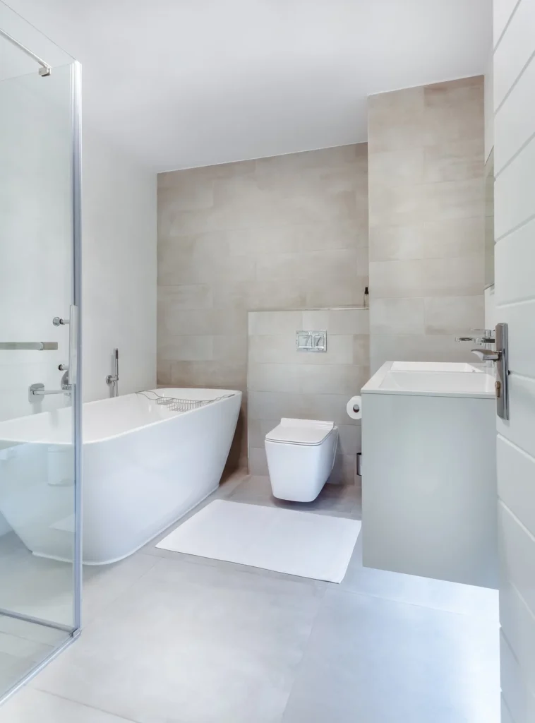 bright small luxury bathroom design